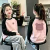 Outono/Inverno 2026 Nova Camiseta Térmica de Fleece para Meninas com Gola Redonda, Bloco de Cores, Manga Longa, Camada Base, Roupa Térmica Infantil Estilosa