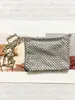 2025 Nuevo Bolso de Diseño de Nicho Cortado Tejido a Mano de Plata Brillante de Gama Alta Bolso de Hombro Casual con Cuentas de Flores Pequeñas