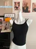 88043 # Estilo Nuevo Primavera/Verano Camisola de Belleza Espalda Hueca Falsa de Dos Piezas con Espalda de Color Contrastante y Almohadillas Fijas para Ropa Exterior