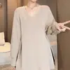 Camiseta Blanca Elegante de Algodón Puro Hilo Doble, Talla Grande, Manga Larga, Cuello en V, para Primavera y Otoño, Corte Holgado, Ceñida a la Cintura, Adelgazante, Top Casual de Longitud Media