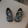 Sapatos femininos estilosos retrô de couro com bico redondo e laço, novidade do outono de 2026, sapatos infantis fofos de bolinhas de corte baixo