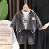 Conjunto de outfit de otoño para niño, chaqueta a cuadros elegante para bebé de primavera y otoño, conjunto de tres piezas de manga larga, ropa moderna para bebés y niños pequeños