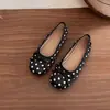 Mocasines retro de lunares blancos y negros con punta cuadrada, estilo delicado, mocasines plegables slip-on