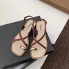 Sandalias de Dedo Goma 2026 Nuevo Estilo para Mujer, Calzado de Verano para Exteriores, Sandalias Romanas Planas de Moda Estilo Ins, Sandalias de Dedo Goma con una Correa para Mujer