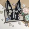 Sapatos Mary Jane de ballet de alta qualidade estilo coreano com enfeites de pérolas e laços, detalhes florais com miçangas e detalhes em tule - um acessório perfeito para meninas