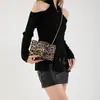 Bolsa Transversal Simples e Fashion 2024 Verão Nova Bolsa Quadrada Pequena Simples e Fashion para o Dia a Dia Bolsa de Ombro Fashion Retrô