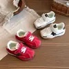 Zapatillas de entrenamiento alemanas para niños 2026 nuevo modelo de otoño para niños y niñas, zapatillas casuales Forrest Gump de suela blanda antideslizantes, zapatillas deportivas de bloqueo de color con estrellas