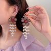 Pendientes largos vintage elegantes con borlas de perlas y flores de diamantes