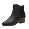 Botas curtas da moda para mulheres, novo estilo de inverno 2026, estilosas, antiderrapantes, com sola macia, forradas com fleece, quentes e adequadas para mulheres de meia-idade e idosas.