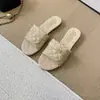 Sandalias Planas Acolchadas con Hebilla de Letra Estilo Chanel para Mujer, Nueva Colección Primavera 2026, Adecuadas para la Playa y Uso Casual