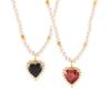 Collar sencillo y fresco con colgante de circonita y corazón de melocotón estilo Hepburn, de acero de titanio y chapado en oro, con diseño de perla de imitación.