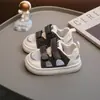 Zapatos de Bebé Sandalias 2026 Verano Nuevo Estilo Tenis Infantiles Huecos Transpirables Sandalias de Medio Pie para Niños Zapatos de Marco Modernos