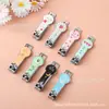 Tijeras para Uñas Planas de Boca Media Populares Estilo Fresco y Lindo Cortauñas con Colgante de Corazón Femenino Cuchillo de Manicura Portátil