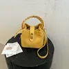 Bolsa de Cubo de Agua Portátil Casual para Mujer 2026 Nueva Moda Tendencia Bolso de Hombro Único Nicho Personalidad Simple Bolso Cruzado para Mujer