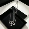 Artículo popular para transmisiones en vivo: Collar de diamantes blancos con letra de nariz de cerdo para mujer, gargantilla elegante de lujo ligero totalmente de diamantes de moda, venta directa de fábrica para comercio transfronterizo