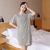 Primavera e Verão estilo coreano novo Ice Silk mid-length vestido de manga curta das mulheres saia base cor sólida em torno do pescoço plus size camisola de emagrecimento