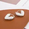 Aretes Blancos en Forma de Corazón para Mujer, Nuevos Pendientes de Tendencia 2023 con Diseño de Nicho de Alta Gama, Accesorios de Moda Ligeros de Lujo y Elegantes