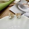 Brincos de Borboleta e Flor de Cristal Japoneses e Coreanos para Mulheres Design de Nicho Brincos Únicos Luxo Acessível Brincos de Alta Qualidade Exquisitos