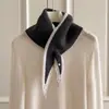 Bufanda Triángulo Tejida en Punto Cruz con Borde Contrastante Estilo Coreano para Mujer, Calentador de Cuello Versátil, Pañuelo Pequeño, Chaleco Pequeño Elegante