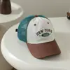 Gorras para Niños, Gorras de Béisbol Transpirables de Malla para Niños con Visera Curva, Sombreros Solares de Verano, Gorras de Pico para Niñas con Bloques de Color y Letras, Modernas