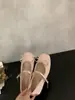 Sapatos de Salto Alto Estilo Coreano com Rebites Baixos para Mulheres Verão 2026 Novos Retro Solado Macio para Combinar com Saias Mary Janes Pretos