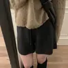 Pantalones cortos de punto de lana gris extremadamente elegantes para mujer, modelo nuevo de primavera 2026, de corte holgado, para usar al aire libre, largo 5/4