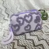 Neceser en stock, bolso de peluche, nuevo bolso de maquillaje transfronterizo, bolso peludo, bolso para teléfono con forma de corazón, bolso de mano portátil