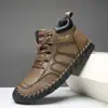 Botas Martin Masculinas de Cano Médio Transfronteiriças Outono e Inverno Novo Estilo Costura Manual Botas de Couro PU Solado Plano Antiderrapante Calçados Masculinos Casuais para Exterior