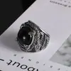 Anel retrô europeu e americano moderno masculino dominante com zircônia vermelha e preta incrustada anel masculino personalizado para boate atacado SA757