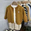 Nuevo cárdigan suéter de punto para niños de otoño e invierno con bordado de oso, cárdigan suéter elegante y versátil