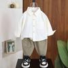 Terno de primavera para meninos 2025 Novo estilo ocidental infantil primavera e outono casaco coreano suéter conjunto de três peças da moda para bebês