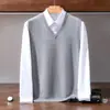 Chaleco de Cachemira 26 Otoño/Invierno Nuevo Cuello en V Color Sólido Holgado Sin Mangas Suéter Moda Masculina Chaleco Casual