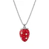 Colar de Morango Vermelho em Resina Cravejado de Diamantes Usado, Corrente para Clavícula Estilo Nicho de Luxo Leve, Acessório de Pescoço Versátil de Moda Personalizado para Mulheres