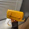 Bolsa de cintura com fivela de travessão em couro encerado estilo coreano, novo modelo 2026, bolsa de ombro único/transversal/sob o braço em cor sólida texturizada para mulheres