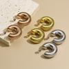 Pendientes huecos de moda populares chapados en oro de 18 quilates con diseño avanzado de borde cruzado de acero inoxidable en forma de C con rosca francesa para mujer