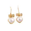 Pendientes de Gancho con Perla de Lazo Microincrustada Electrochapados en Oro Real, Pendientes Elegantes y Pequeños de Fragancia Elegante, Lujo Accesible y Pendientes de Alta Gama para Mujer