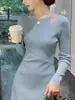 Elegante y de Temperamento Suave Estilo Francés, Vestido Largo Ajustado, Vestido de Punto Cruz Azul de Alta Gama para Mujer en Otoño e Invierno