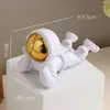 Ornamento Minimalista de Luxo Leve Astronauta Kung Fu Suporte de Celular para Astronauta Gadget para Maratona de Séries Presente de Aniversário para Pessoa Preguiçosa