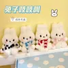 Nuevo Lindo Bufanda de Dibujos Animados Conejito Blanco Peluche Muñeco Llavero Colgante para Bolsos de Niñas