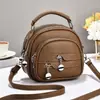 Bolsas de mujer Taizhou 2026 nuevo modelo bolsa redonda pequeña, bolso de hombro, bolso cruzado, bolso casual versátil, bolsa de manzana, venta directa de fábrica