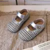 Sapatos de Princesa para Meninas Moda Trançada Sapatos Infantis 2026 Novidades de Verão Sapatos Pequenos de Couro para Crianças Sapatos Individuais de Malha Vazada para Bebês