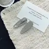 Presilha de Cabelo Gota d'Água Completa em Diamante Prateada, Toque de Luxo Leve e Requintado de Alta Qualidade, Presilha para Franja, Grampo para Cabelos Soltos, Acessório de Cabelo Lateral para Mulheres