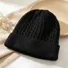 Gorro de tricô de inverno europeu e americano transfronteiriço para mulheres, forrado com fleece e espessado para aquecimento, gorro versátil para atividades ao ar livre para adultos