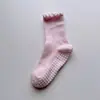 Calcetines de yoga de lunares para mujer, calcetines deportivos de interior para fitness, calcetines de Pilates de media pantorrilla, calcetines profesionales antideslizantes de encaje para el suelo, venta al por mayor