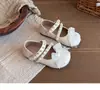 Sapatos de couro para meninas, sapatos infantis de sola macia, nova coleção outono 2026, sapatos estilo princesa, sapatilhas inspiradas em Chanel, sapatos Mary Jane