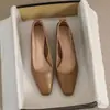 Novidade Primavera e Verão 2025 Sapatos de Salto Baixo, Simples Elegantes e Femininos, Couro Macio, Sapatilhas com Biqueira Não Abrasiva, Sapatos de Salto Baixo e Salto Alto