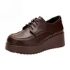 Sapatos de Salto Anabela de Boca Profunda para Mulheres 2026 Primavera Novo Estilo com Solado Grosso Bico Redondo de Cadarço Sapatos Mãe com Solado Macio Confortáveis Aumentadores de Altura Mocassins