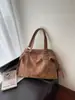Bolso bandolera retro de otoño e invierno para mujer, nuevo bolso tote de moda y genial con tachuelas 2025, bolso de mano de gran capacidad para viajes