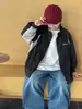 Ropa Infantil Tongku Colección Otoño 2026 Chaqueta para Niños con Elegante Bordado de Letras Estilo Coreano Bloque de Color Holgada con Cremallera Abrigo Infantil