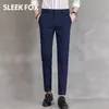 Pantalones cómodos para hombre de estilo coreano modernos, antiarrugas, forro polar para otoño e invierno, engrosados, cálidos, pantalones cropped, negros, elegantes y estilizan